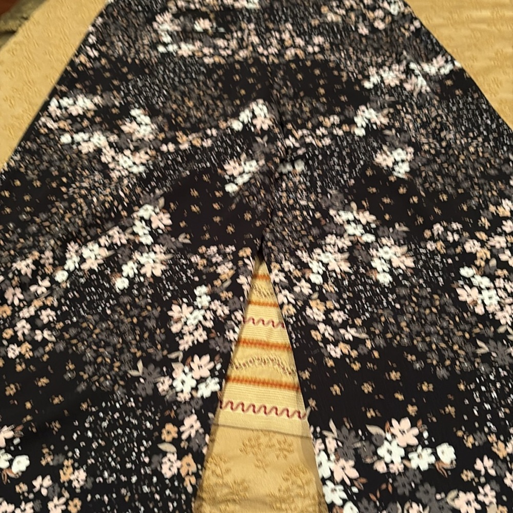 Isaac Mizrahi Floral Black, Pink, and White Pants, wide leg, great condition, L - Picture 8 of 8